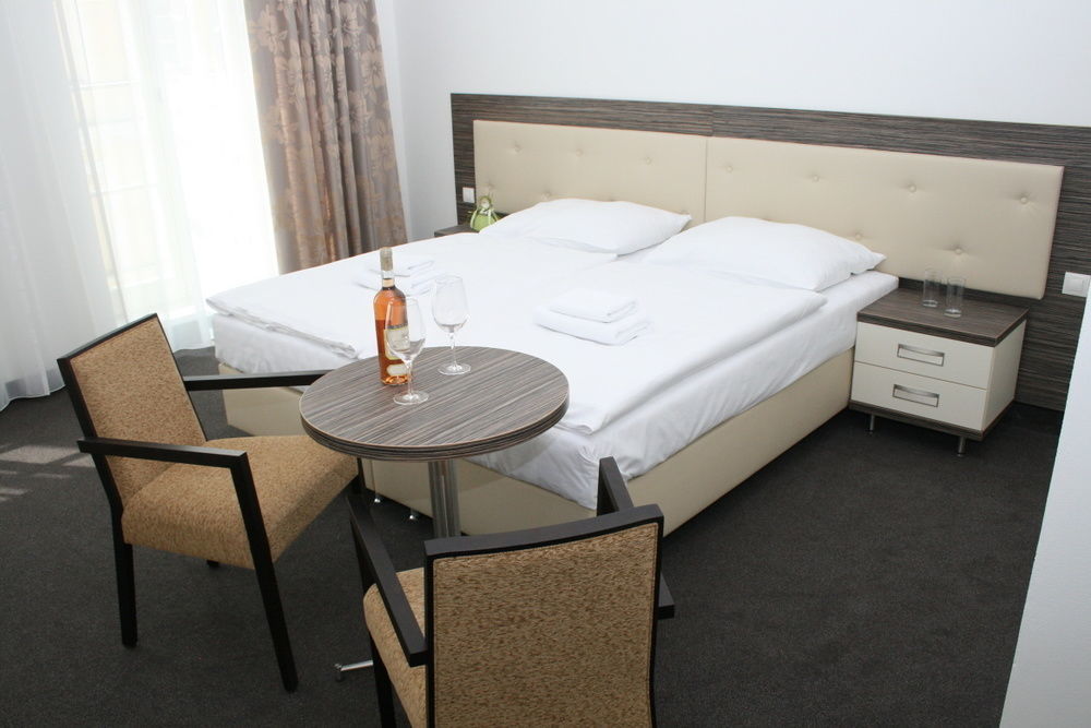 Hotel Malta Karlovy Vary Bagian luar foto