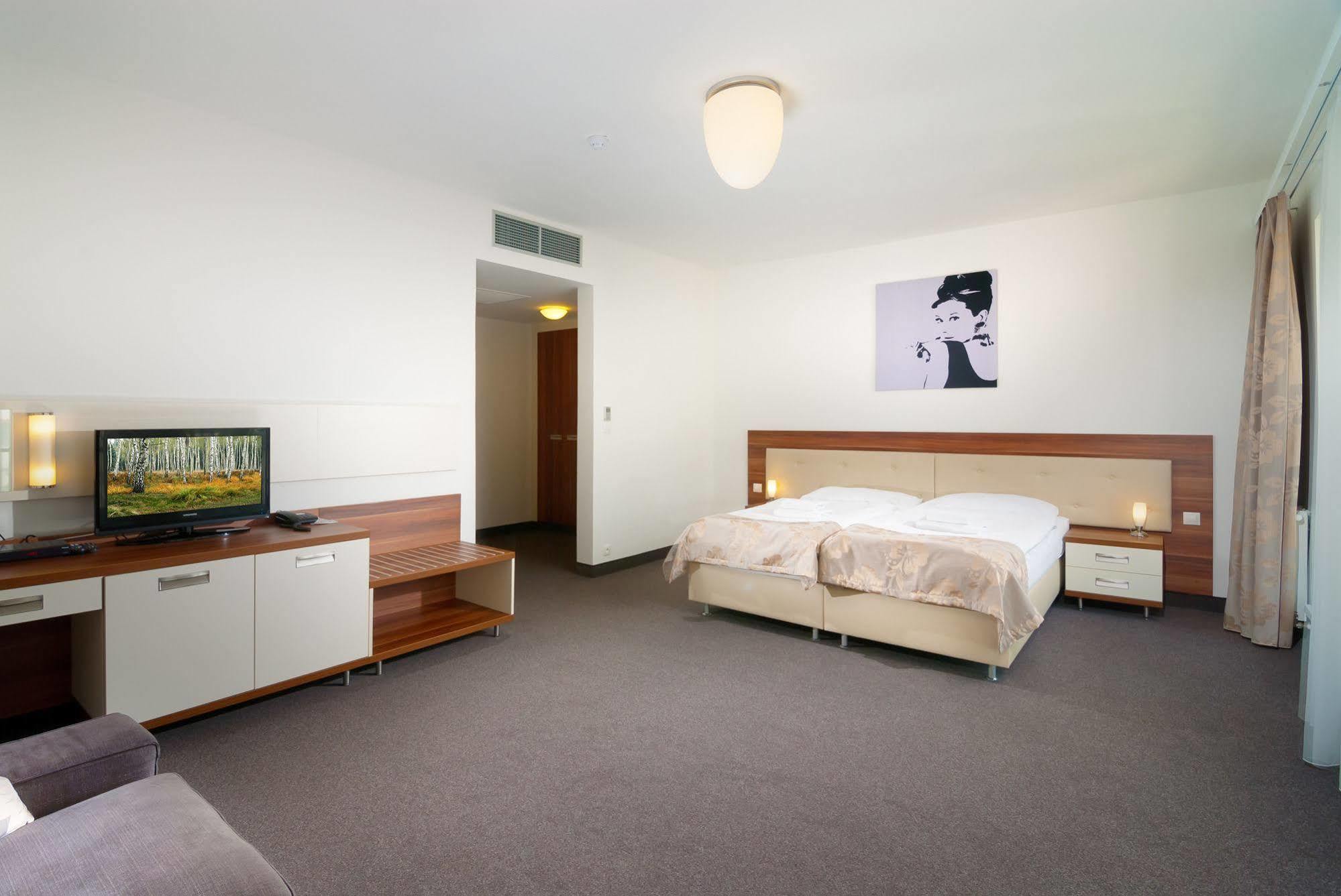 Hotel Malta Karlovy Vary Bagian luar foto