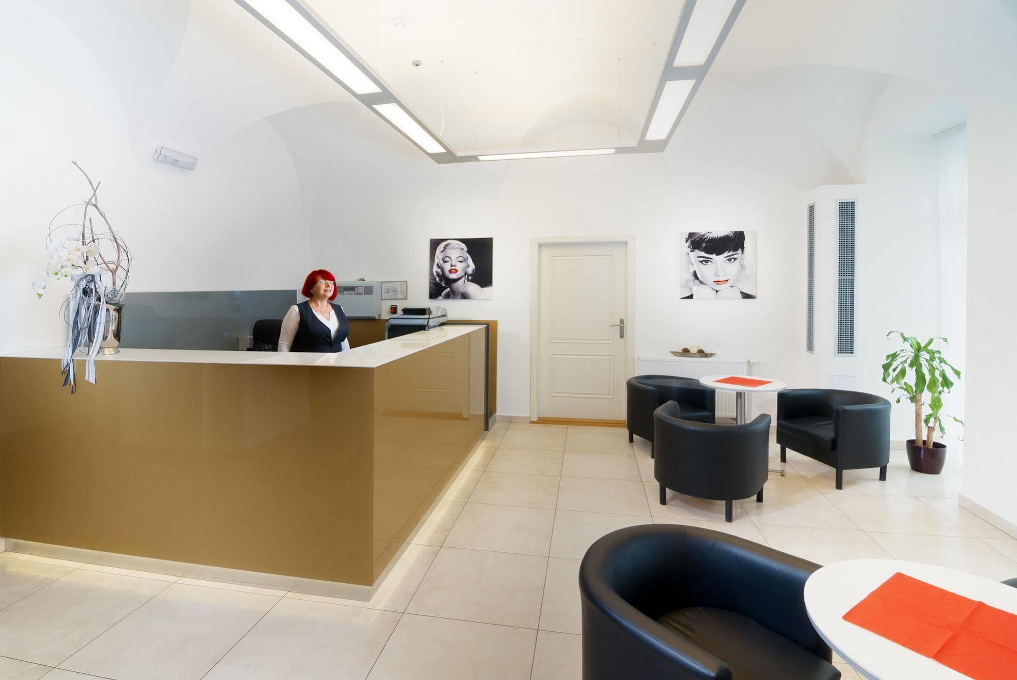 Hotel Malta Karlovy Vary Bagian luar foto