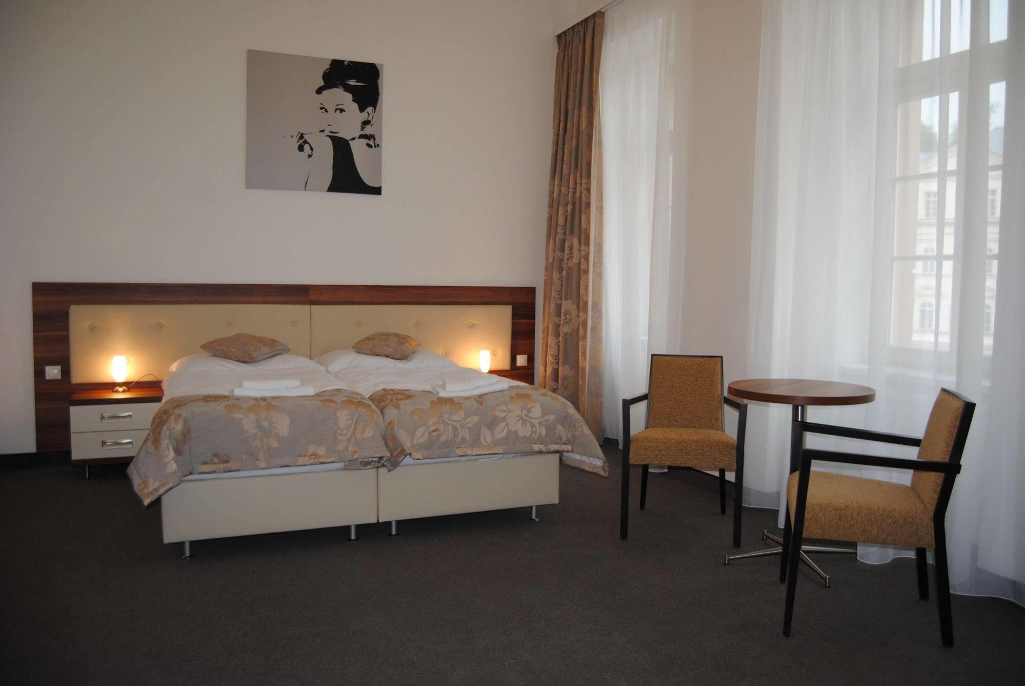 Hotel Malta Karlovy Vary Bagian luar foto